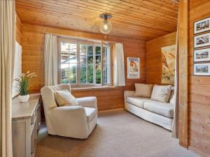 Posezení v ubytování Chalet Arche by Interhome