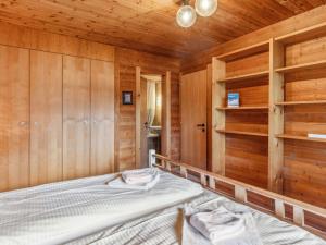 Postel nebo postele na pokoji v ubytování Chalet Arche by Interhome