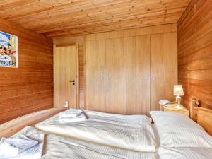 Postel nebo postele na pokoji v ubytování Chalet Arche by Interhome