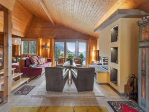 Χώρος καθιστικού στο Chalet Mioche by Interhome