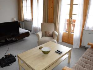 Televisyen dan/atau pusat hiburan di Apartment Mireille Nr- 4 by Interhome