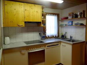 Köök või kööginurk majutusasutuses Apartment Steinacher 7 by Interhome