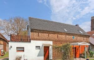 a brick building with a balcony on top of it at Stunning Apartment In Königs Wusterhausen Ot in Kablow