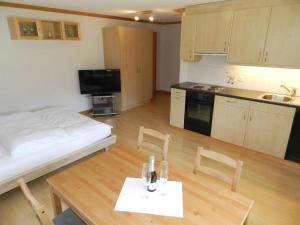 Köök või kööginurk majutusasutuses Apartment Studio Rinderbergblick by Interhome