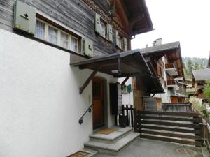 Budova, kde se apartmán nachází + 10 fotografií