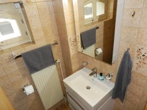 Koupelna v ubytování Apartment Studio Oehrli by Interhome