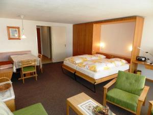 Postel nebo postele na pokoji v ubytování Apartment La Sarine 222 by Interhome