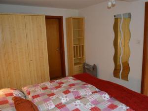 Postel nebo postele na pokoji v ubytování Apartment Oehrli by Interhome