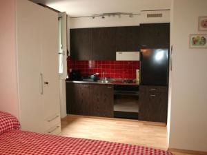 Кухня или мини-кухня в Apartment Sörenweg 5 by Interhome
