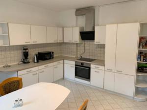 Η κουζίνα ή μικρή κουζίνα στο Zimmervermietung Hoyerswerda