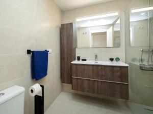 Łazienka w obiekcie Apartment Altea La Nova-10 by Interhome