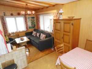 Posezení v ubytování Apartment Fluehüsli by Interhome