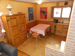 Kuchyň nebo kuchyňský kout v ubytování Apartment Fluehüsli by Interhome