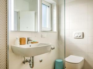 Koupelna v ubytování Villa Vali 1 by Interhome