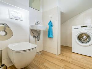 Koupelna v ubytování Villa Vali 1 by Interhome