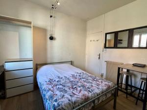 Postel nebo postele na pokoji v ubytování Lion d'or 25 - Chambre meublée et équipée - centre-ville