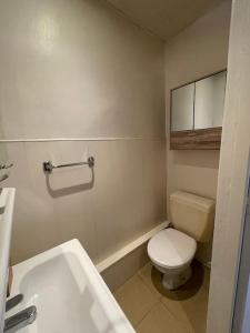 Koupelna v ubytování Lion d'or 25 - Chambre meublée et équipée - centre-ville + 3 fotografie