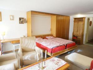 Postel nebo postele na pokoji v ubytování Apartment La Sarine 13 by Interhome