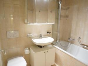 Koupelna v ubytování Apartment La Sarine 13 by Interhome
