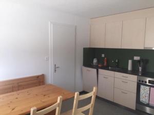 Kuchyň nebo kuchyňský kout v ubytování Apartment Lucie by Interhome