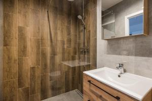 Ένα μπάνιο στο Lineburg Villa Apartments +105 φωτογραφίες