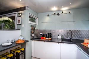 Η κουζίνα ή μικρή κουζίνα στο Stylish Harrogate Studio with Huge Garden +13 φωτογραφίες