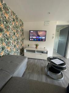 a living room with a couch and a flat screen tv at Loftimeet in Cornebarrieu