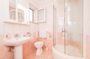 Koupelna v ubytování Apartment Luce + 37 fotografií
