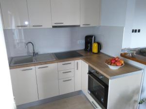 Kuchyň nebo kuchyňský kout v ubytování Apartments Silvija
