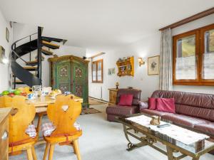Posezení v ubytování Apartment Aragon M88 by Interhome