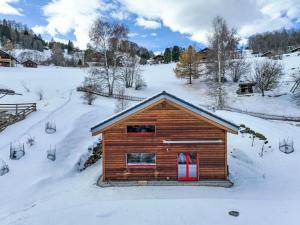 Το Chalet Les Silènes by Interhome τον χειμώνα