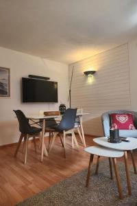 TV a/nebo společenská místnost v ubytování Apartment Am Sonnenhang by Interhome