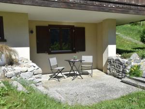 Patio nebo venkovní prostory v ubytování Apartment Am Sonnenhang by Interhome