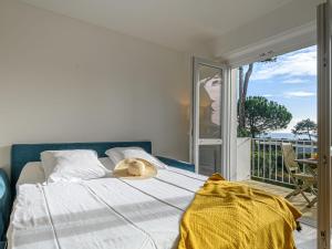 Posteľ alebo postele v izbe v ubytovaní Apartment La Voilerie - Hartimon by Interhome