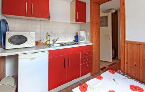 Kuchyň nebo kuchyňský kout v ubytování Ferienhaus Lubmin Seebad