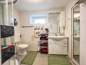 Koupelna v ubytování Apartment Garden Suite by Interhome