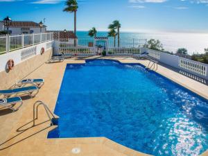 Πισίνα στο ή κοντά στο Apartment Amor by Interhome