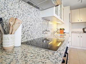 Kuchyň nebo kuchyňský kout v ubytování Apartment Auarara by Interhome + 20 fotografií