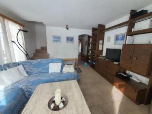 Μια τηλεόραση ή/και κέντρο ψυχαγωγίας στο Apartment La Schmetta 65 Quadroni by Interhome