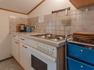 Kuchyň nebo kuchyňský kout v ubytování Apartment Wildkogel 2 by Interhome