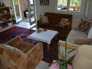 Posezení v ubytování Apartment Hübeli - Arm by Interhome + 18 fotografií