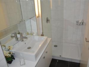 Koupelna v ubytování Apartment Hübeli - Arm by Interhome