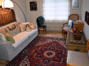 Posezení v ubytování Apartment Hübeli - Arm by Interhome