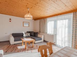 Χώρος καθιστικού στο Apartment Gernkogel by Interhome +27 φωτογραφίες