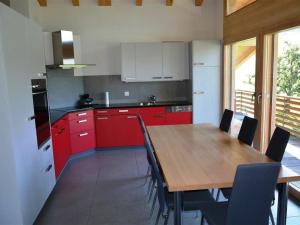Kuchyň nebo kuchyňský kout v ubytování Apartment Alpha by Interhome