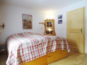 Postel nebo postele na pokoji v ubytování Apartment Kristall by Interhome