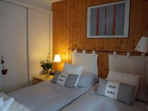 Giường trong phòng chung tại Apartment Halten by Interhome