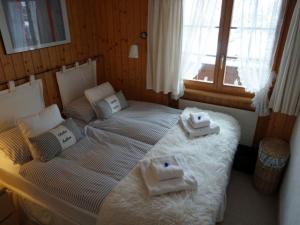 Giường trong phòng chung tại Apartment Halten by Interhome