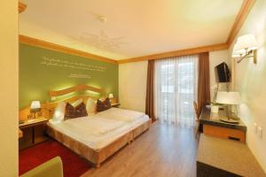 Rúm í herbergi á Hotel Kirchbühl Superior