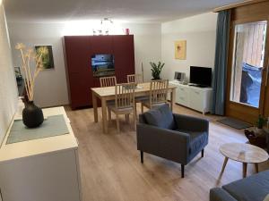 Un televizor și/sau centru de divertisment la Apartment Crocus by Interhome